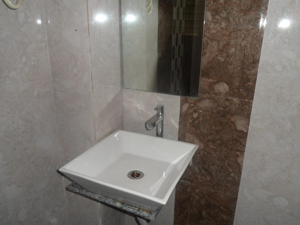 Hotel Canada Palace Batwa Экстерьер фото