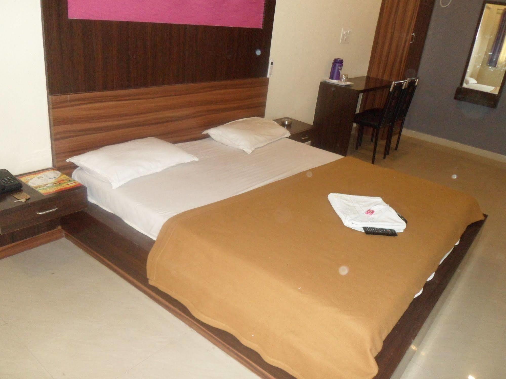 Hotel Canada Palace Batwa Экстерьер фото